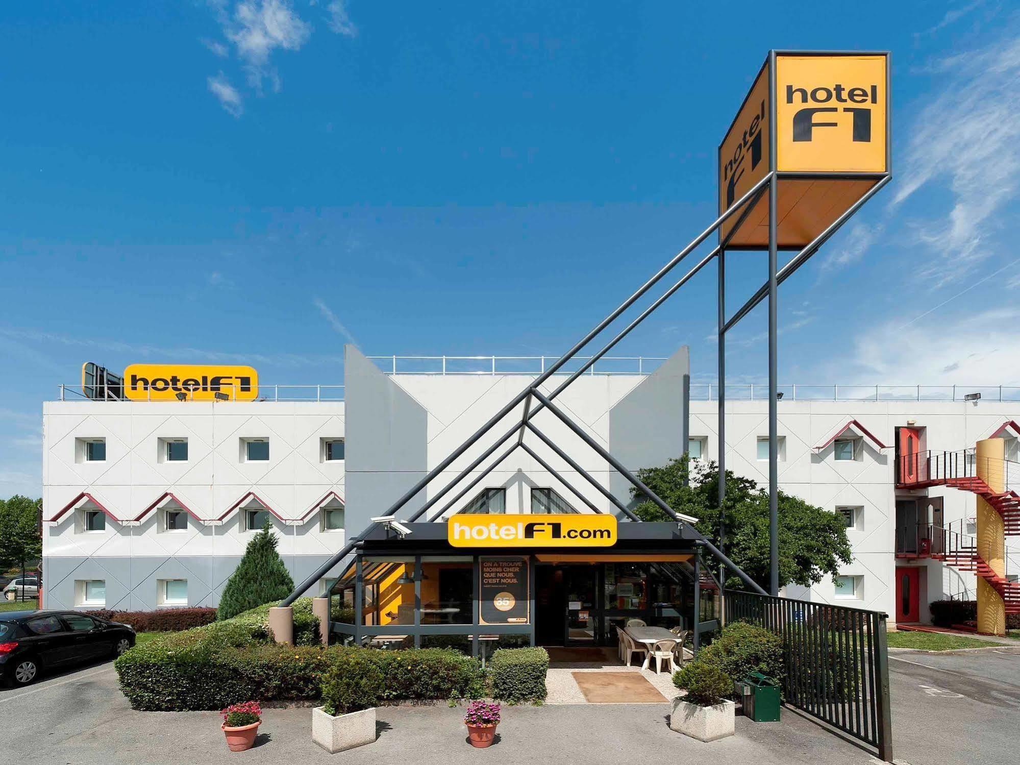 Hotelf1 Saint Etienne La Grand Croix LʼHorme Extérieur photo