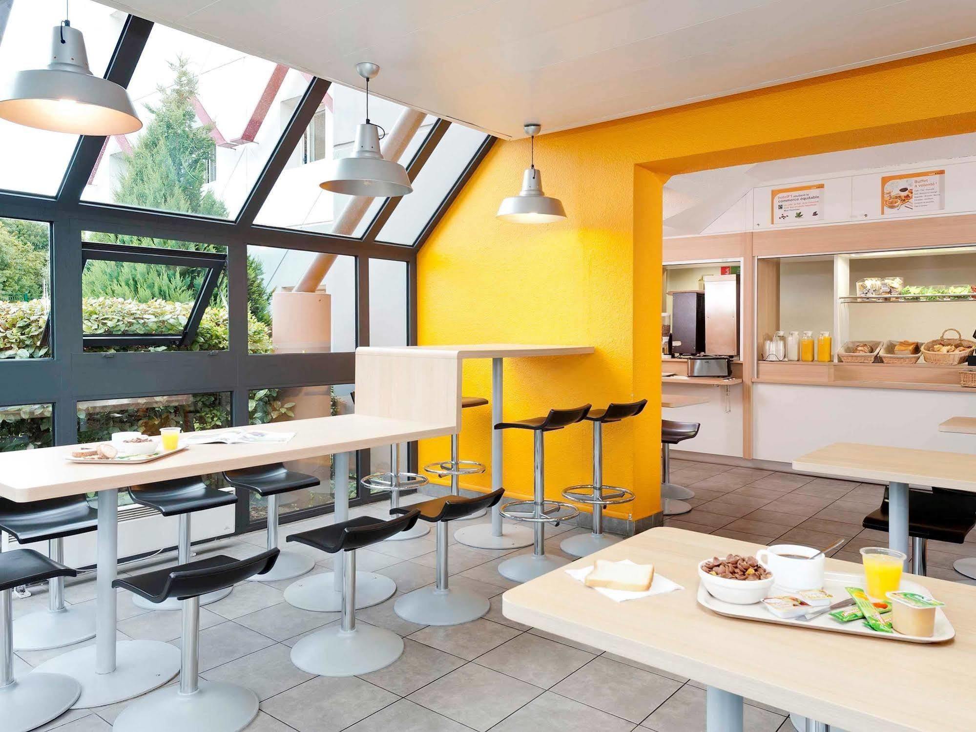 Hotelf1 Saint Etienne La Grand Croix LʼHorme Extérieur photo